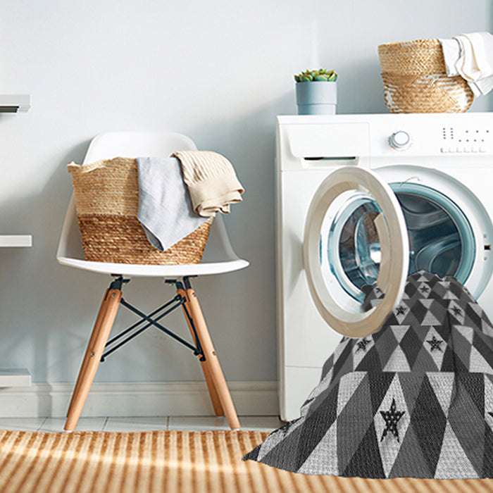 Machine Washable Transitional Cloud Gray Rug in a Washing Machine, wshpat2203gry