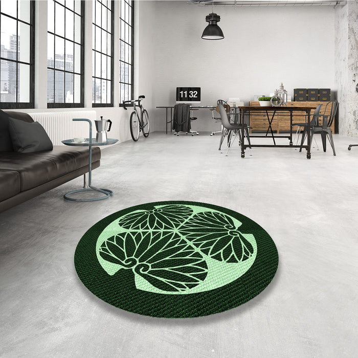 Round Patterned Black Rug in a Office, pat2208grn