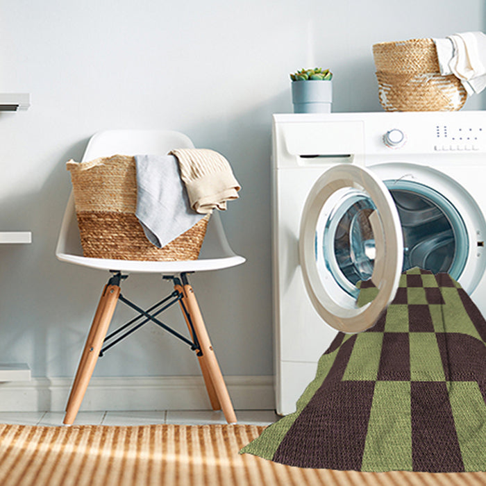 Machine Washable Transitional Green Rug in a Washing Machine, wshpat222brn
