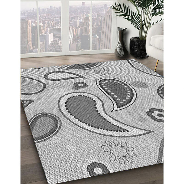 Machine Washable Transitional Platinum Gray Rug in a Family Room, wshpat2221gry