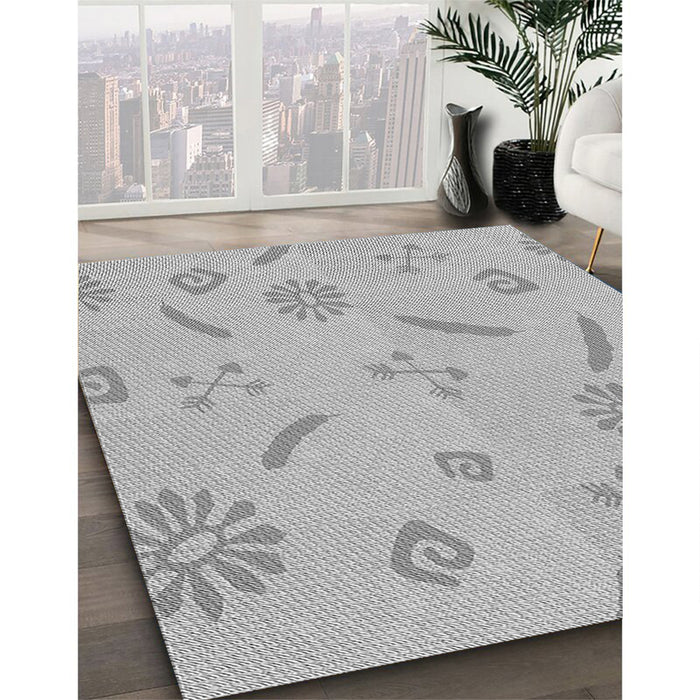Machine Washable Transitional Platinum Silver Gray Rug in a Family Room, wshpat2239gry