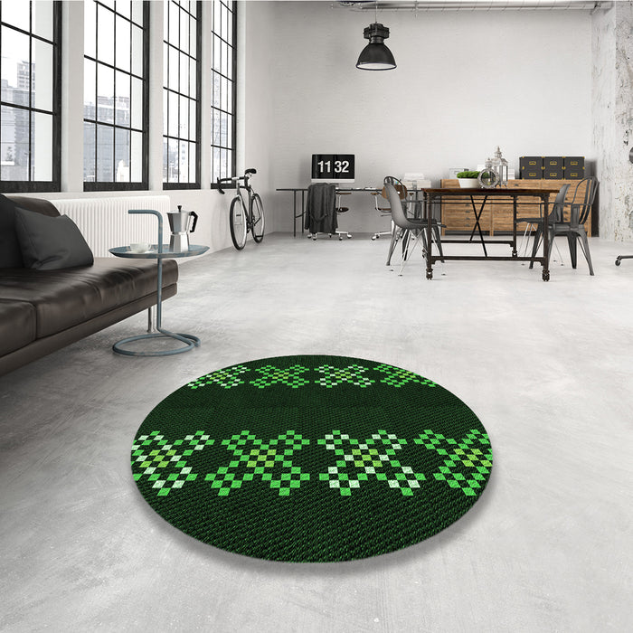 Round Patterned Black Rug in a Office, pat2242grn