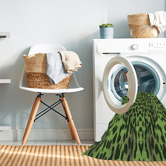 Machine Washable Transitional Dark Forest Green Rug in a Washing Machine, wshpat2253grn