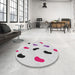 Round Patterned Gray Novelty Rug in a Office, pat2266