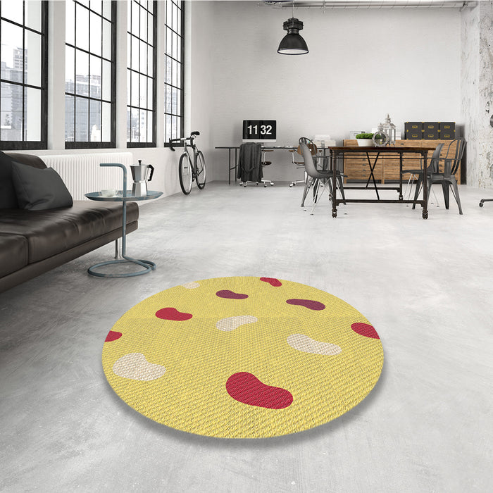 Round Patterned Yellow Rug in a Office, pat2268brn