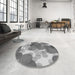 Round Patterned Cloud Gray Rug in a Office, pat2277gry
