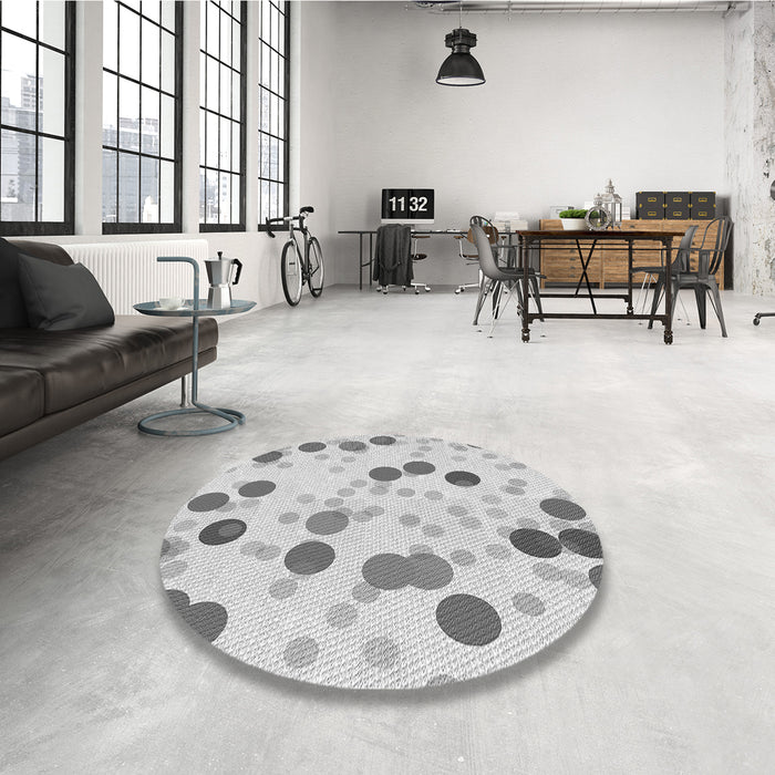 Round Patterned Platinum Gray Rug in a Office, pat2278gry