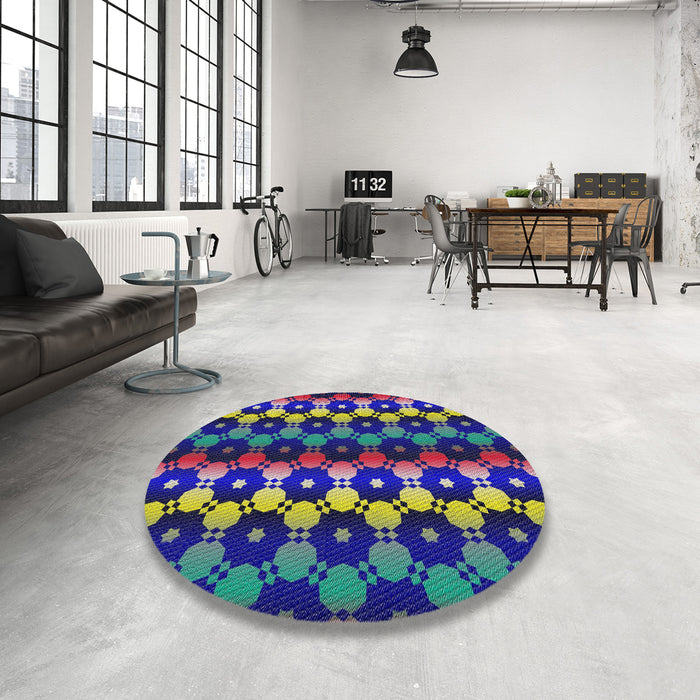 Round Patterned Gunmetal Gray Modern Rug in a Office, pat2280
