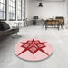 Round Patterned Red Rug in a Office, pat2303rd