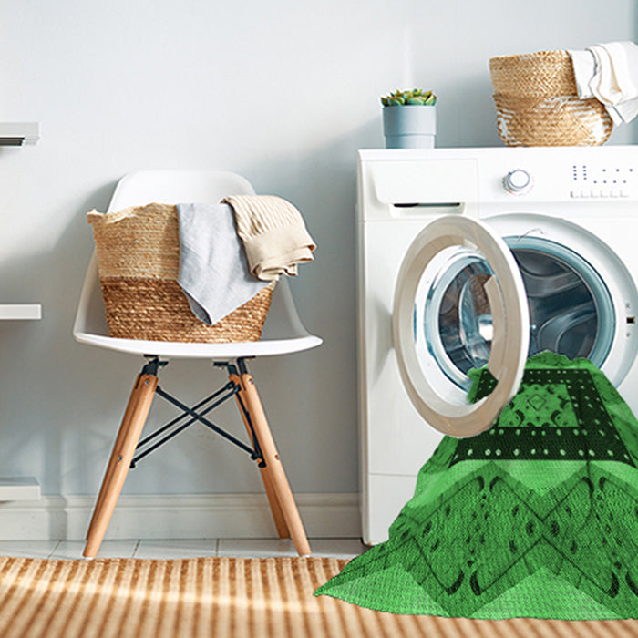 Machine Washable Transitional Deep Emerald Green Rug in a Washing Machine, wshpat231grn