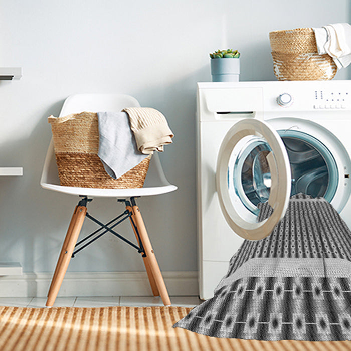 Machine Washable Transitional Platinum Silver Gray Rug in a Washing Machine, wshpat2318gry
