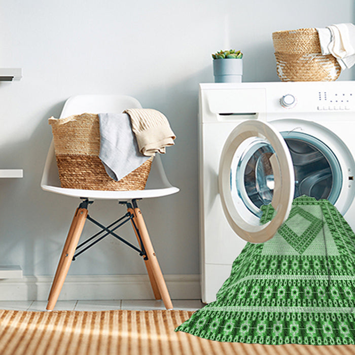 Machine Washable Transitional Jade Green Rug in a Washing Machine, wshpat2323grn
