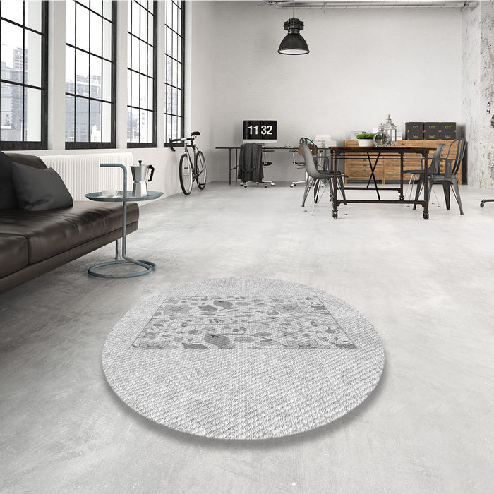 Round Patterned Platinum Gray Rug in a Office, pat2332gry