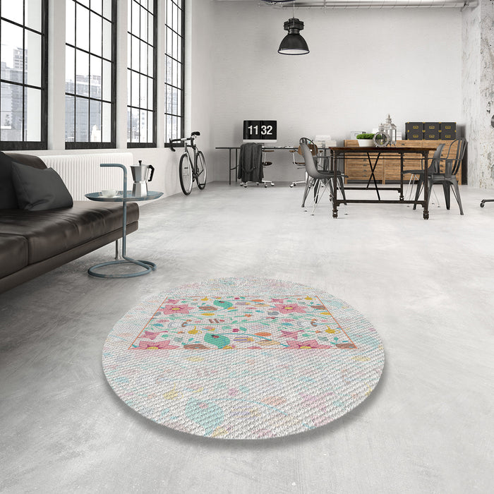 Round Patterned Platinum Gray Novelty Rug in a Office, pat2332