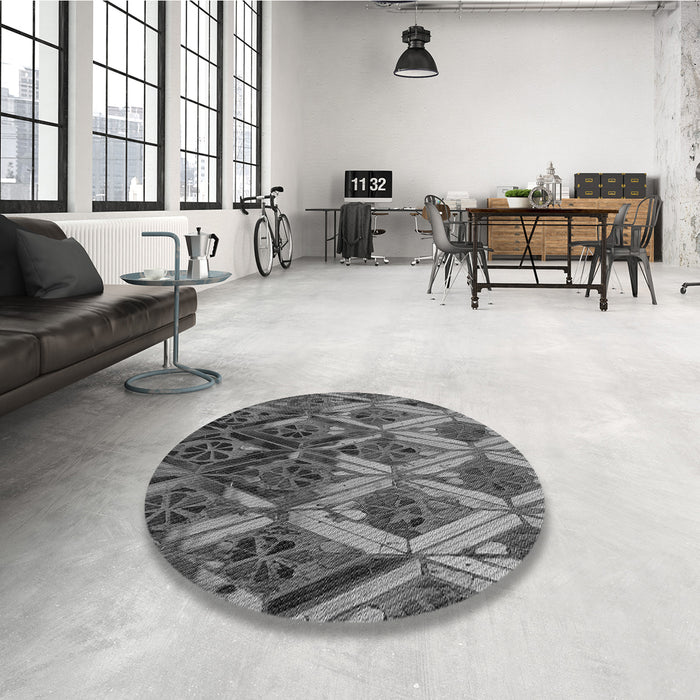 Round Patterned Gunmetal Gray Rug in a Office, pat2333gry