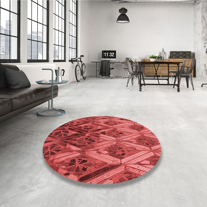 Round Patterned Red Rug in a Office, pat2333rd