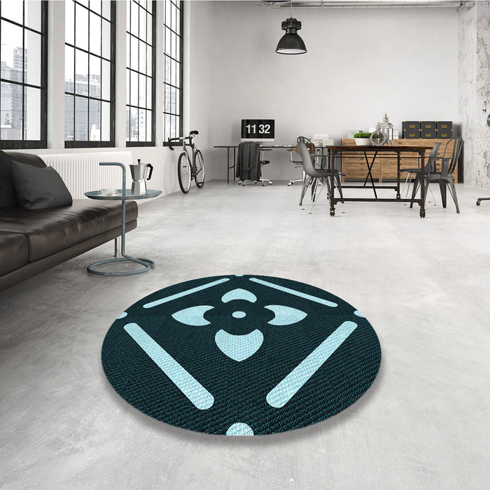 Round Patterned Black Rug in a Office, pat2342lblu