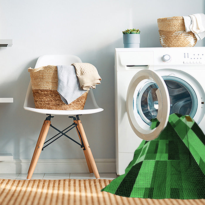 Machine Washable Transitional Deep Emerald Green Rug in a Washing Machine, wshpat2374grn