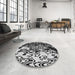 Round Machine Washable Transitional Light Gray Rug in a Office, wshpat2382