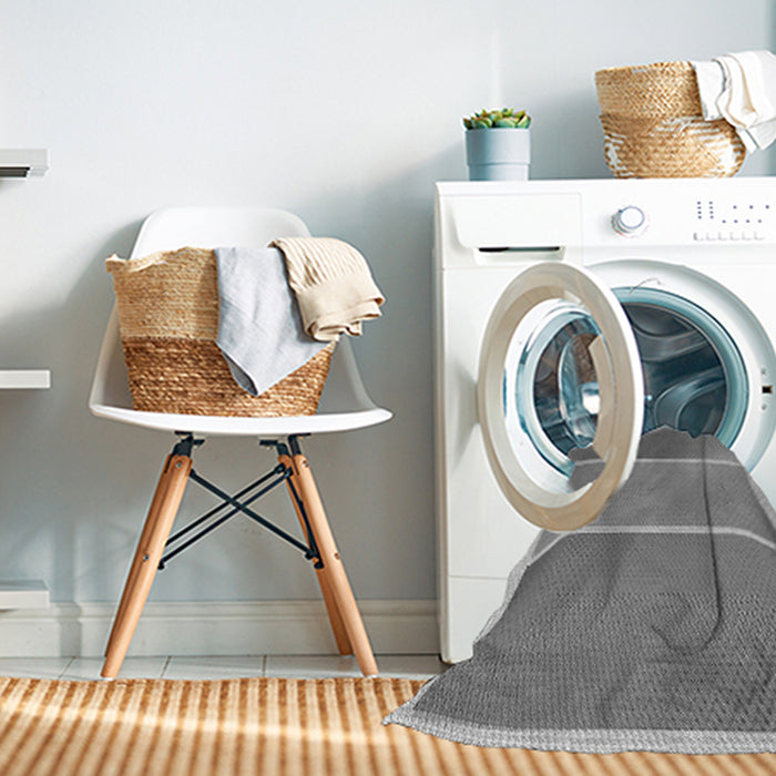 Machine Washable Transitional Smokey Gray Rug in a Washing Machine, wshpat2412gry