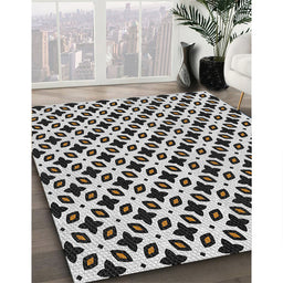 Patterned Platinum Gray Novelty Rug in Family Room, pat2442