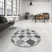 Round Patterned Light Gray Rug in a Office, pat249gry