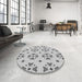 Round Patterned Gray Rug in a Office, pat2518gry