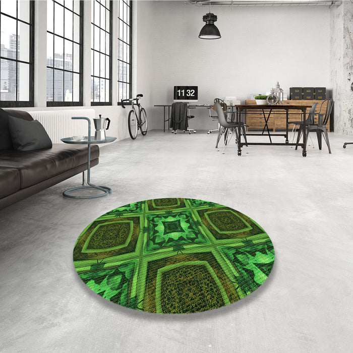 Round Patterned Dark Forest Green Rug in a Office, pat2534grn