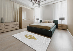 Patterned Off-White Novelty Rug in a Bedroom, pat2551