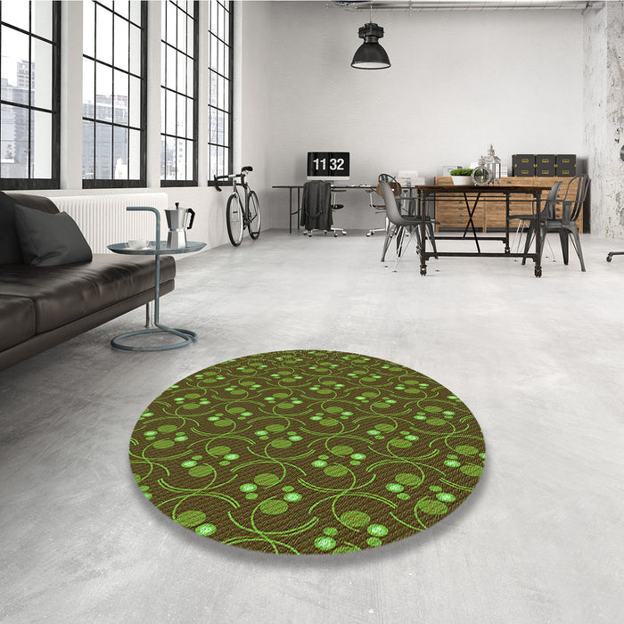 Round Patterned Bakers Brown Rug in a Office, pat2570grn