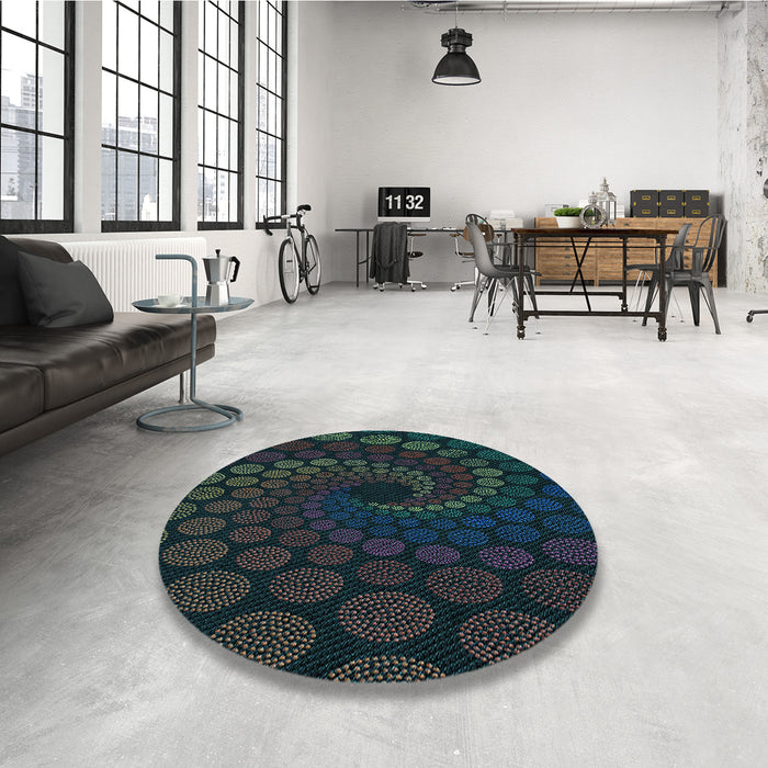 Round Patterned Black Rug in a Office, pat2580lblu