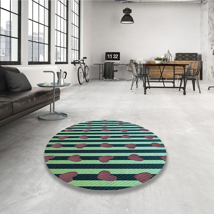 Round Patterned Gunmetal Green Rug in a Office, pat2581lblu