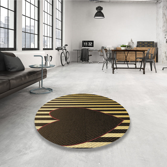 Round Patterned Midnight Gray Rug in a Office, pat2582brn