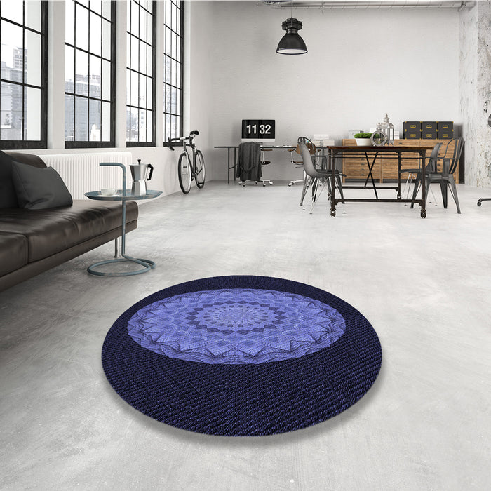 Round Patterned Night Blue Rug in a Office, pat2591blu