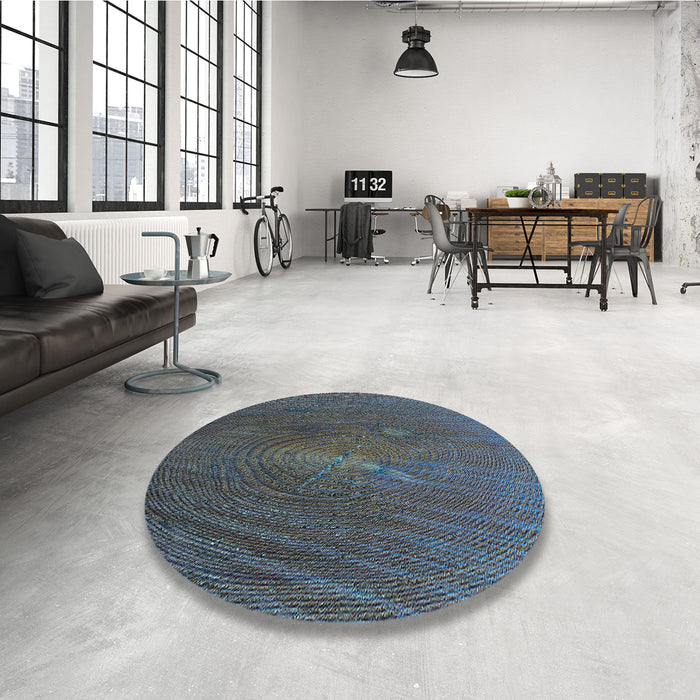 Round Patterned Charcoal Blue Rug in a Office, pat2621lblu
