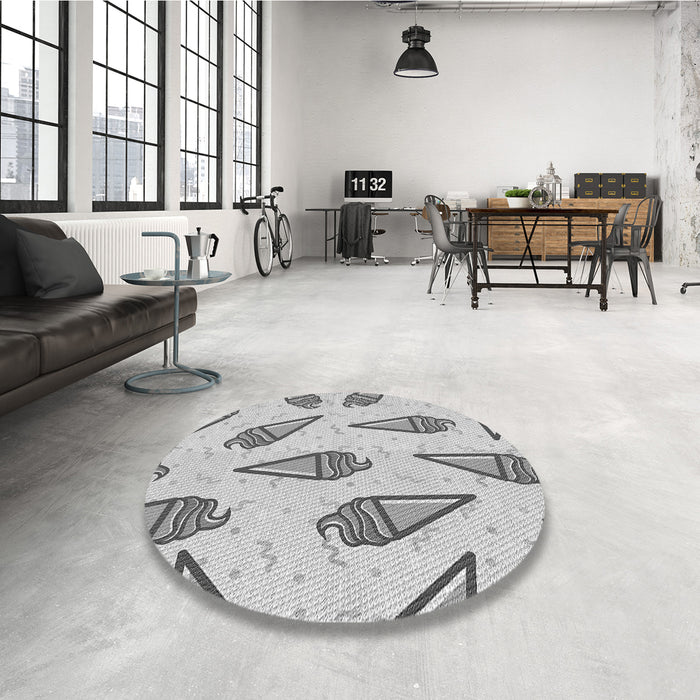 Round Patterned Gray Rug in a Office, pat2625gry