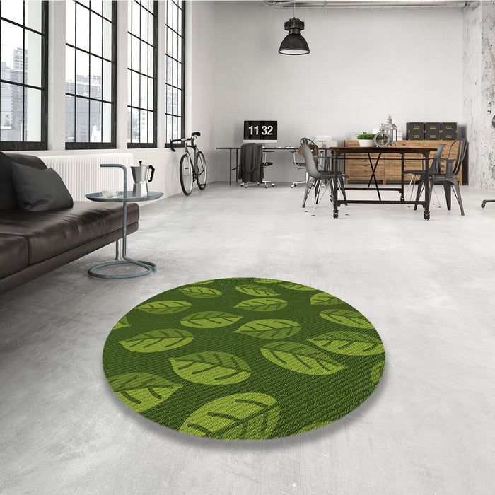Round Patterned Dark Forest Green Rug in a Office, pat2626grn