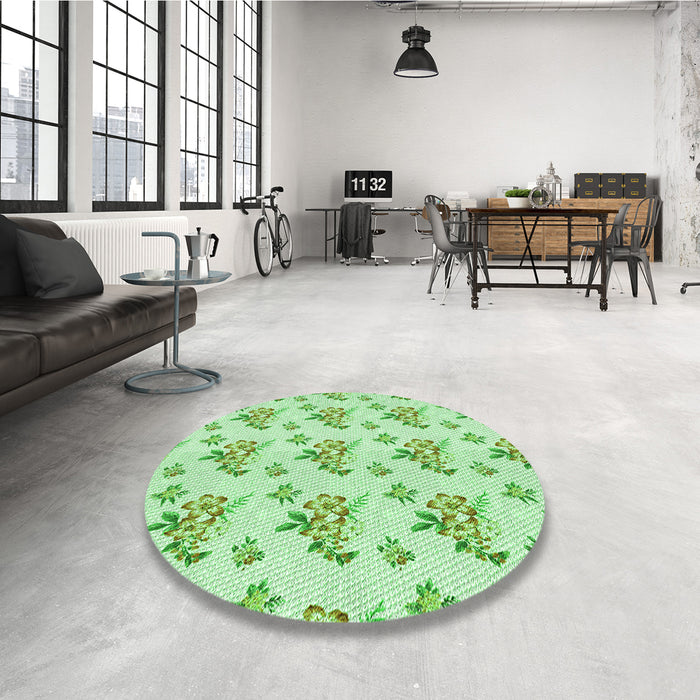 Round Patterned Light Green Rug in a Office, pat2651grn
