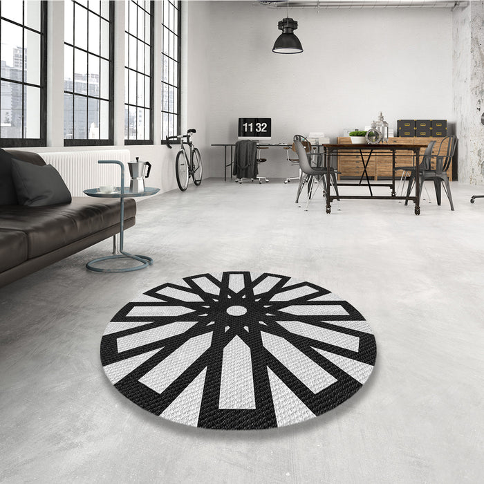 Round Patterned Black Rug in a Office, pat2661gry