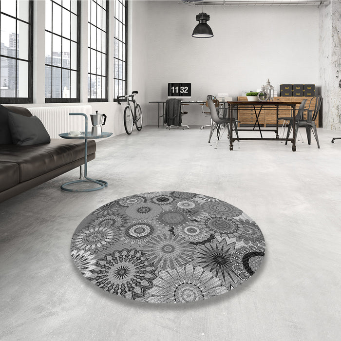 Round Patterned Gray Rug in a Office, pat2665gry