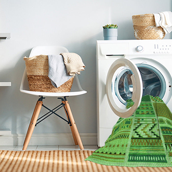 Machine Washable Transitional Emerald Green Rug in a Washing Machine, wshpat2678grn