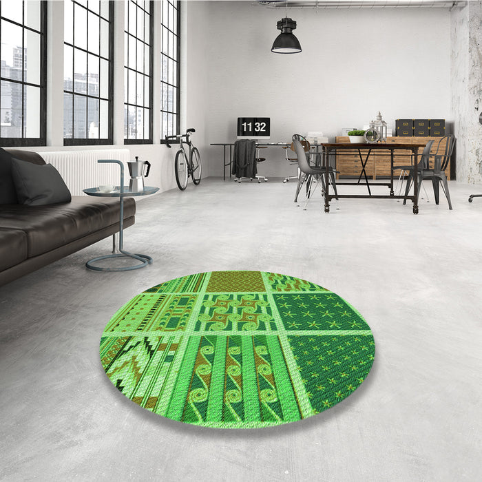 Round Patterned Emerald Green Rug in a Office, pat2679grn