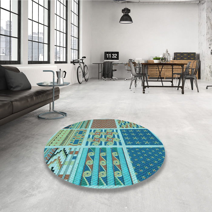 Round Patterned Turquoise Green Rug in a Office, pat2679lblu