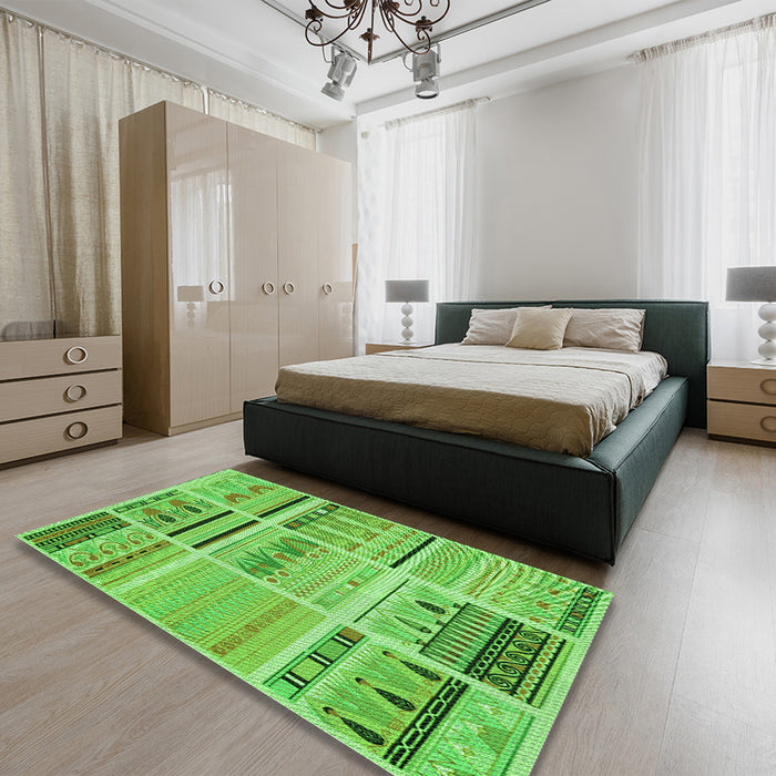 Patterned Emerald Green Rug in a Bedroom, pat2680grn