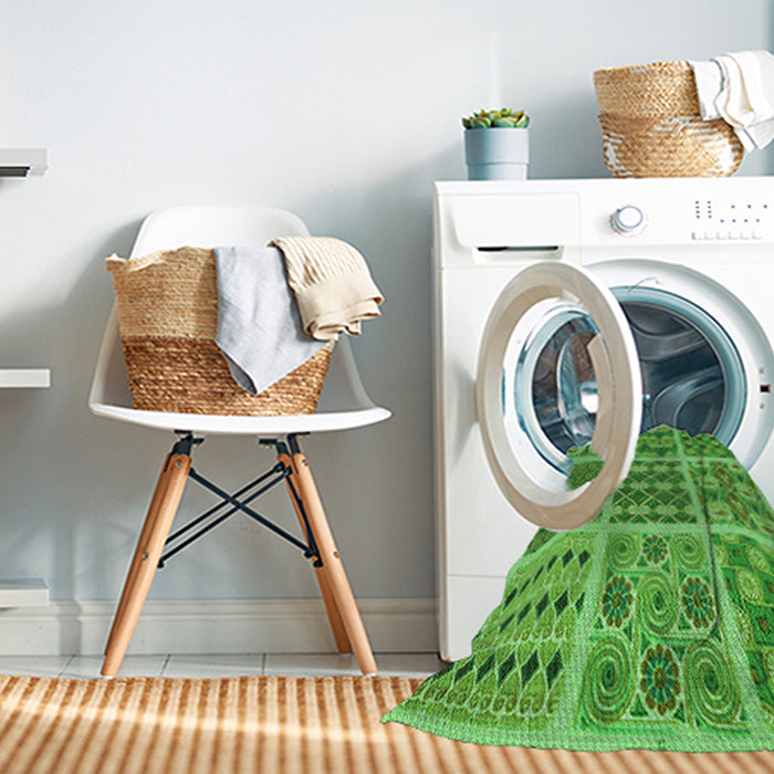 Machine Washable Transitional Emerald Green Rug in a Washing Machine, wshpat2682grn