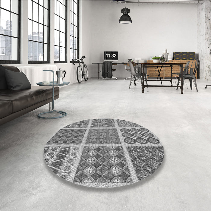Round Patterned Cloud Gray Rug in a Office, pat2684gry