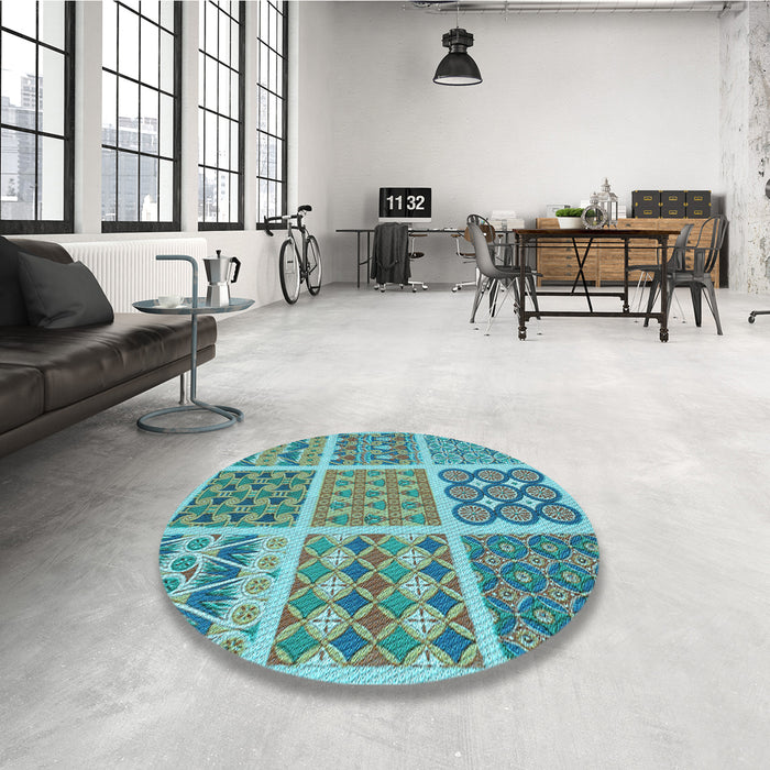 Round Patterned Turquoise Green Rug in a Office, pat2684lblu