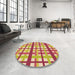 Round Patterned Red Rug in a Office, pat2720org