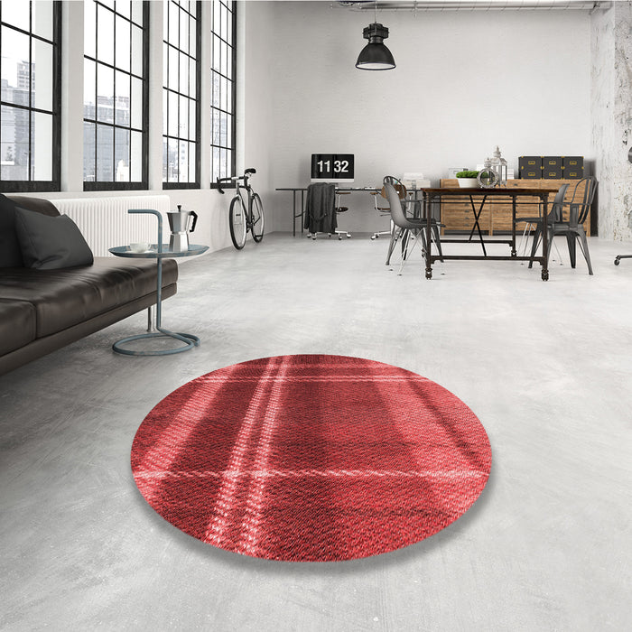 Round Patterned Red Rug in a Office, pat2723rd