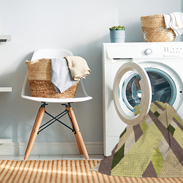 Machine Washable Transitional Brown Rug in a Washing Machine, wshpat2724brn